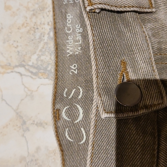 COS wide leg 3/4 crop lt. Olive jean .size 26 - Picture 2 of 8